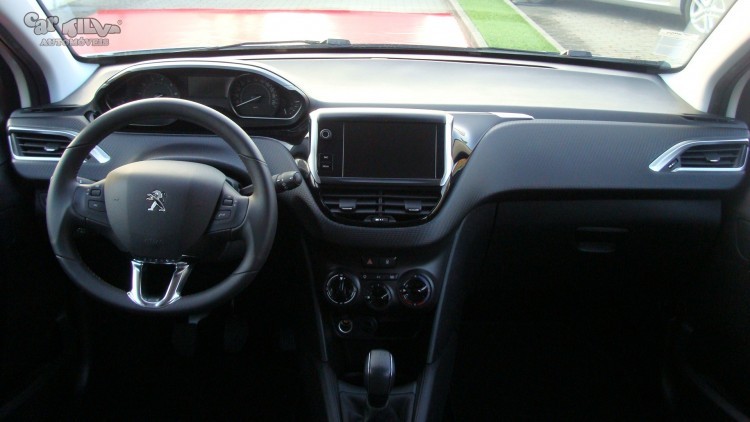 Peugeot 208 1.2 Signature/ GPS
