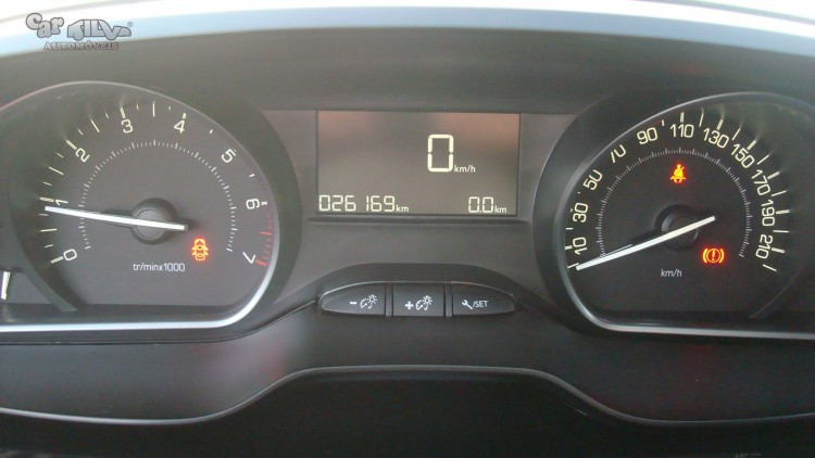 Peugeot 208 1.2 Signature/ GPS